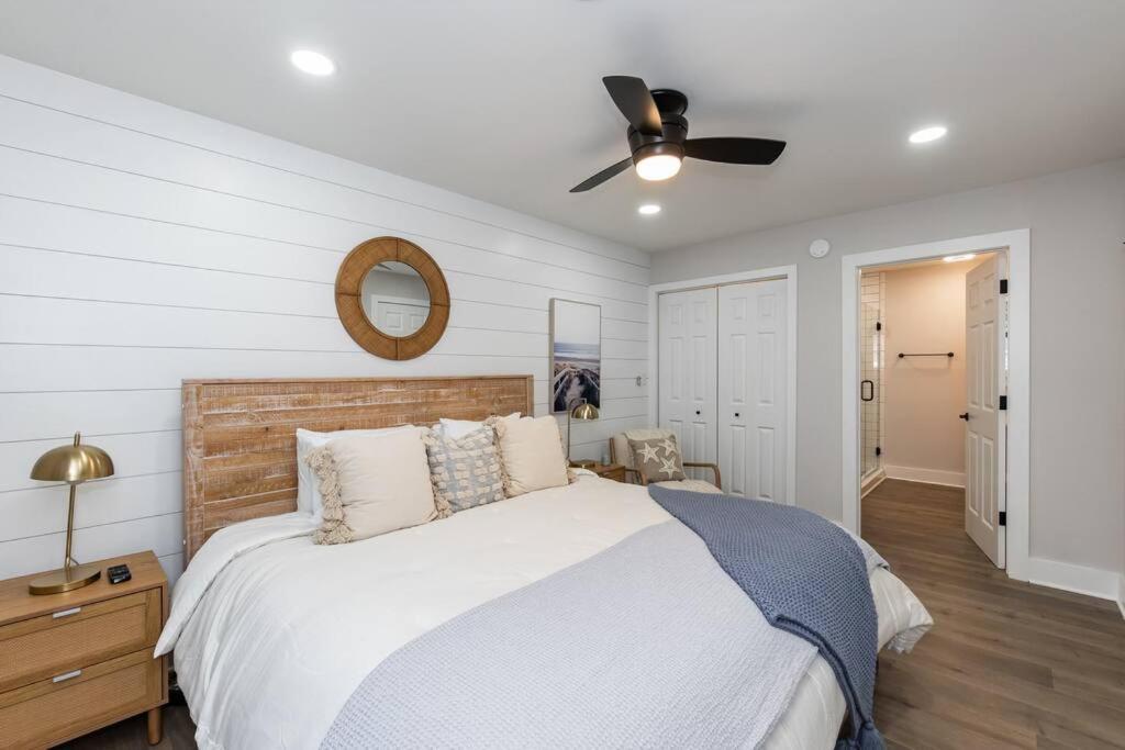 Island Joy - Newly Renovated/Walk To The Beach! Oak Island Exteriér fotografie