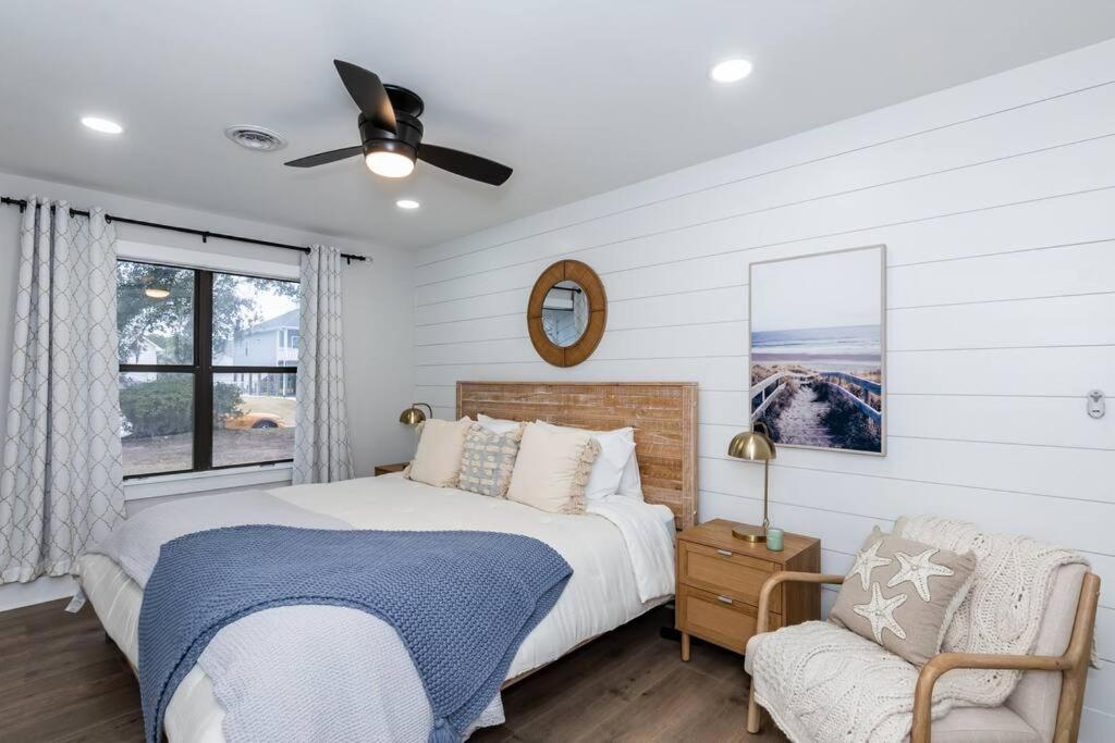 Island Joy - Newly Renovated/Walk To The Beach! Oak Island Exteriér fotografie