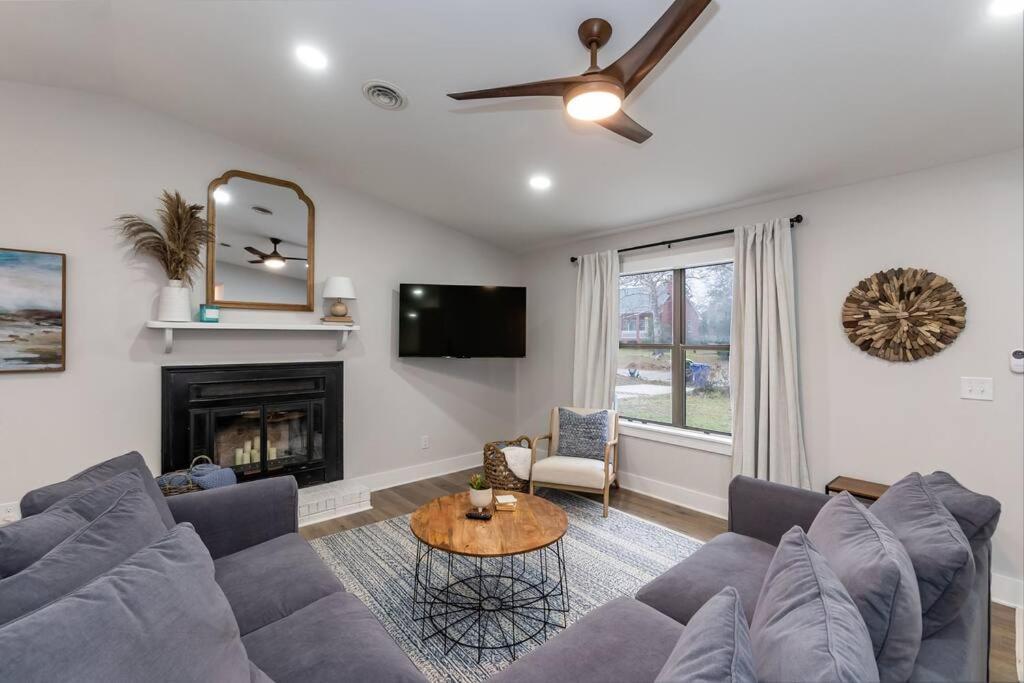 Island Joy - Newly Renovated/Walk To The Beach! Oak Island Exteriér fotografie