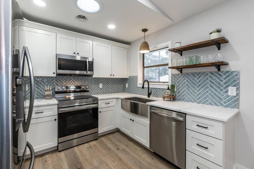Island Joy - Newly Renovated/Walk To The Beach! Oak Island Exteriér fotografie