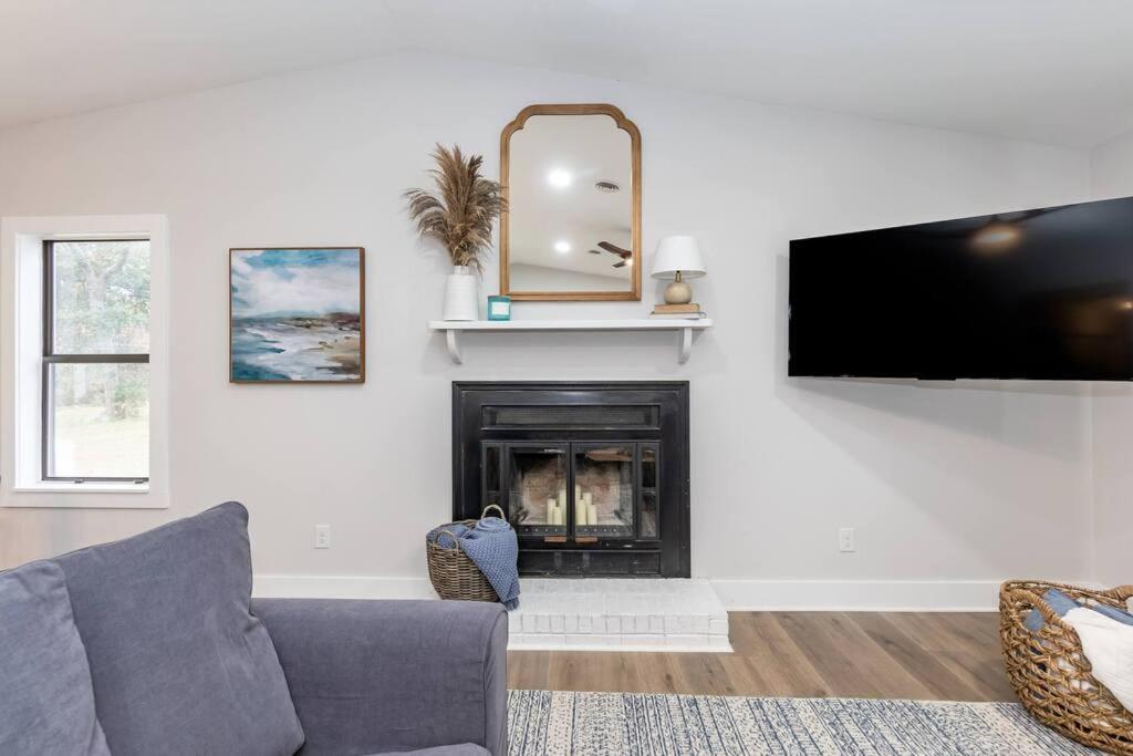 Island Joy - Newly Renovated/Walk To The Beach! Oak Island Exteriér fotografie