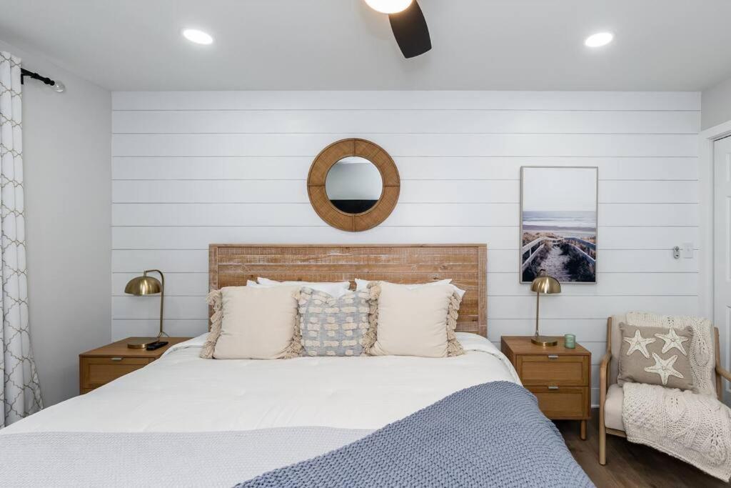 Island Joy - Newly Renovated/Walk To The Beach! Oak Island Exteriér fotografie